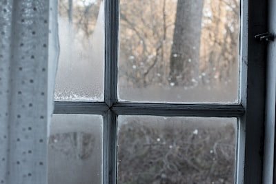 Quels sont les rôles d'une porte-fenêtre ou d'une parclose ?