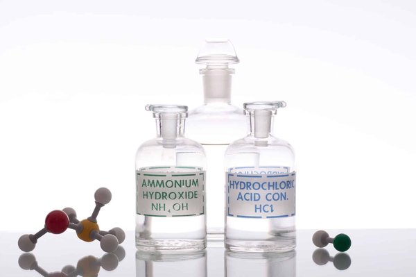 L'acide chlorhydrique pour déboucher les toilettes : est-ce efficace ?